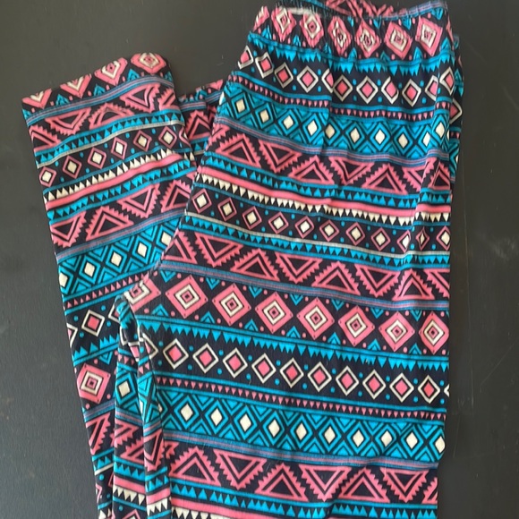 Super soft leggings, Aztec looking print, excellent condition - Picture 1 of 4